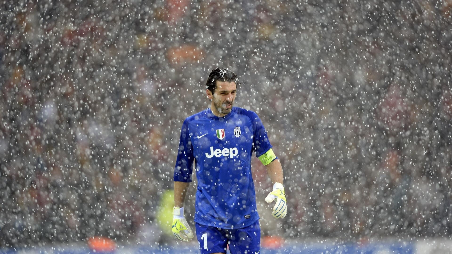 九游官网pc-_专业解说员：用镜头讲述比赛背后的故事_，比赛解说技巧