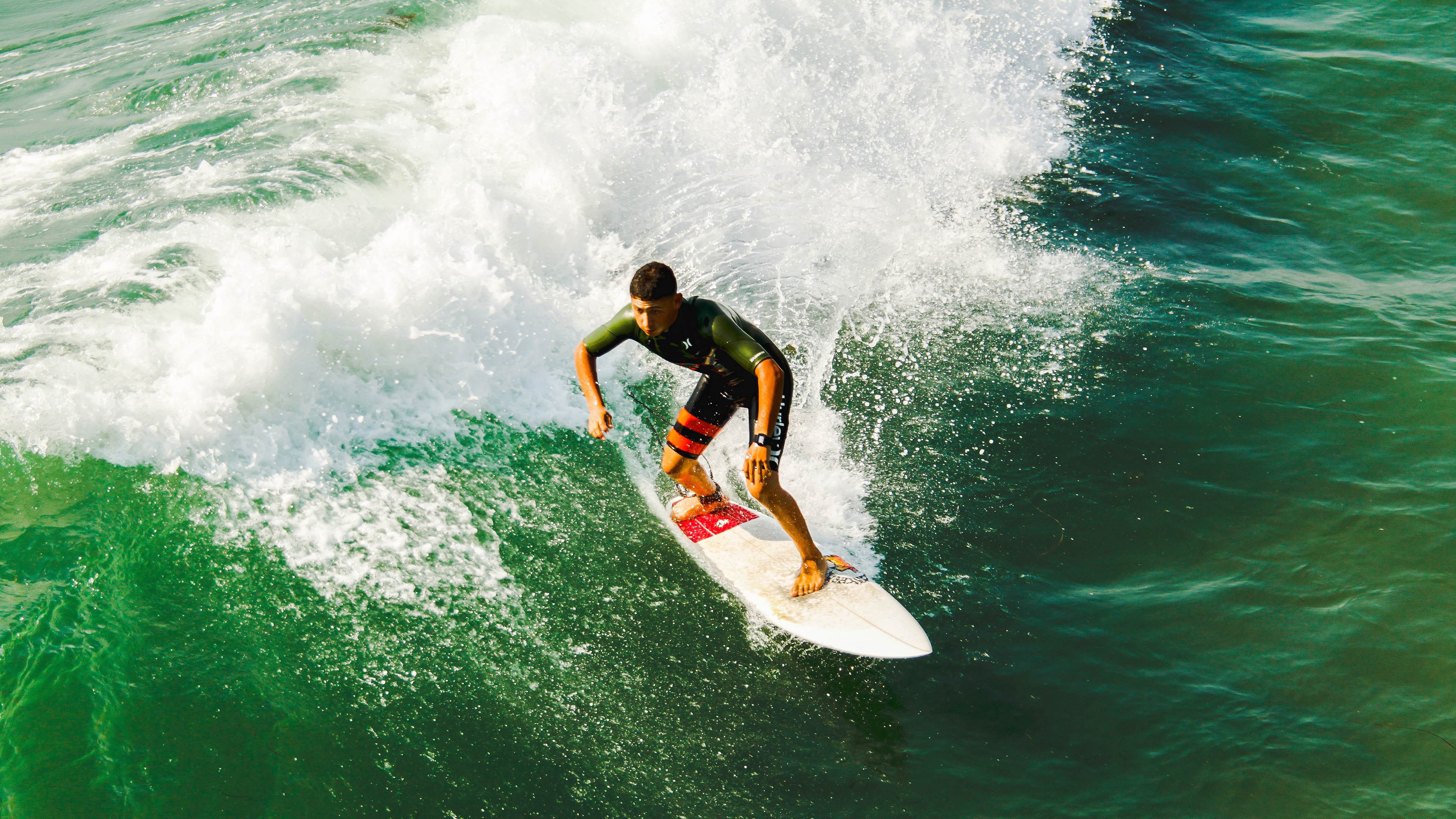 九游（jiuyou.com）游戏-利物浦主场5-1逆转热刺，提前捧杯，利物浦2-1热刺视频