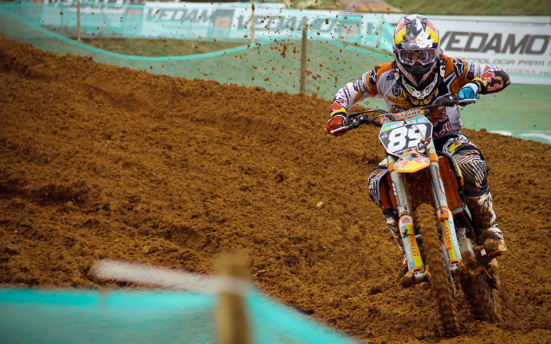 网球公开赛冠军争夺战激烈，著名网球公开赛